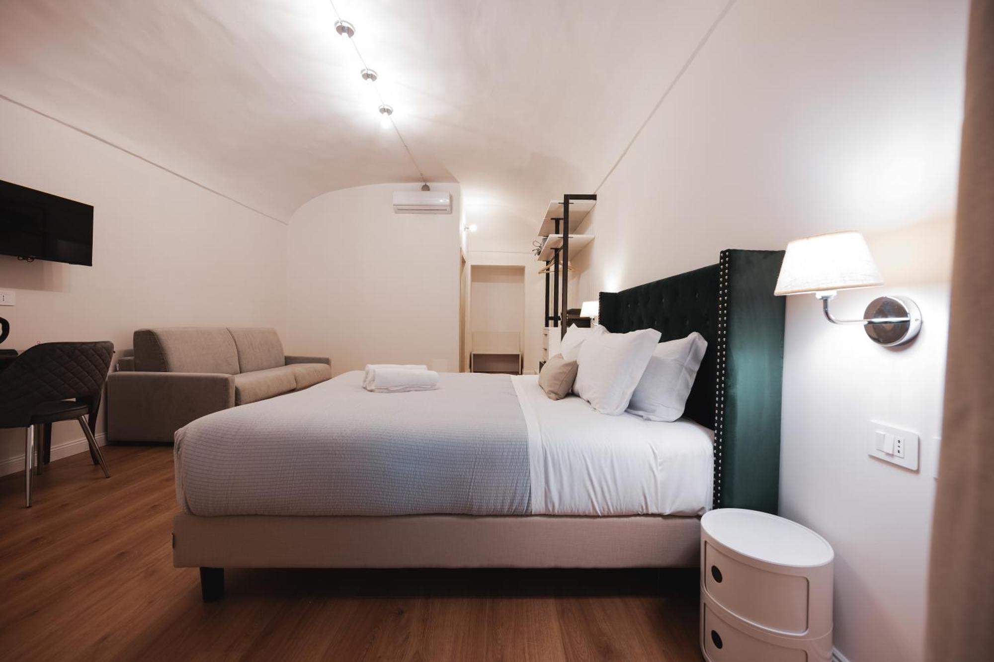 Carlo Felice Boutique 3* Turin